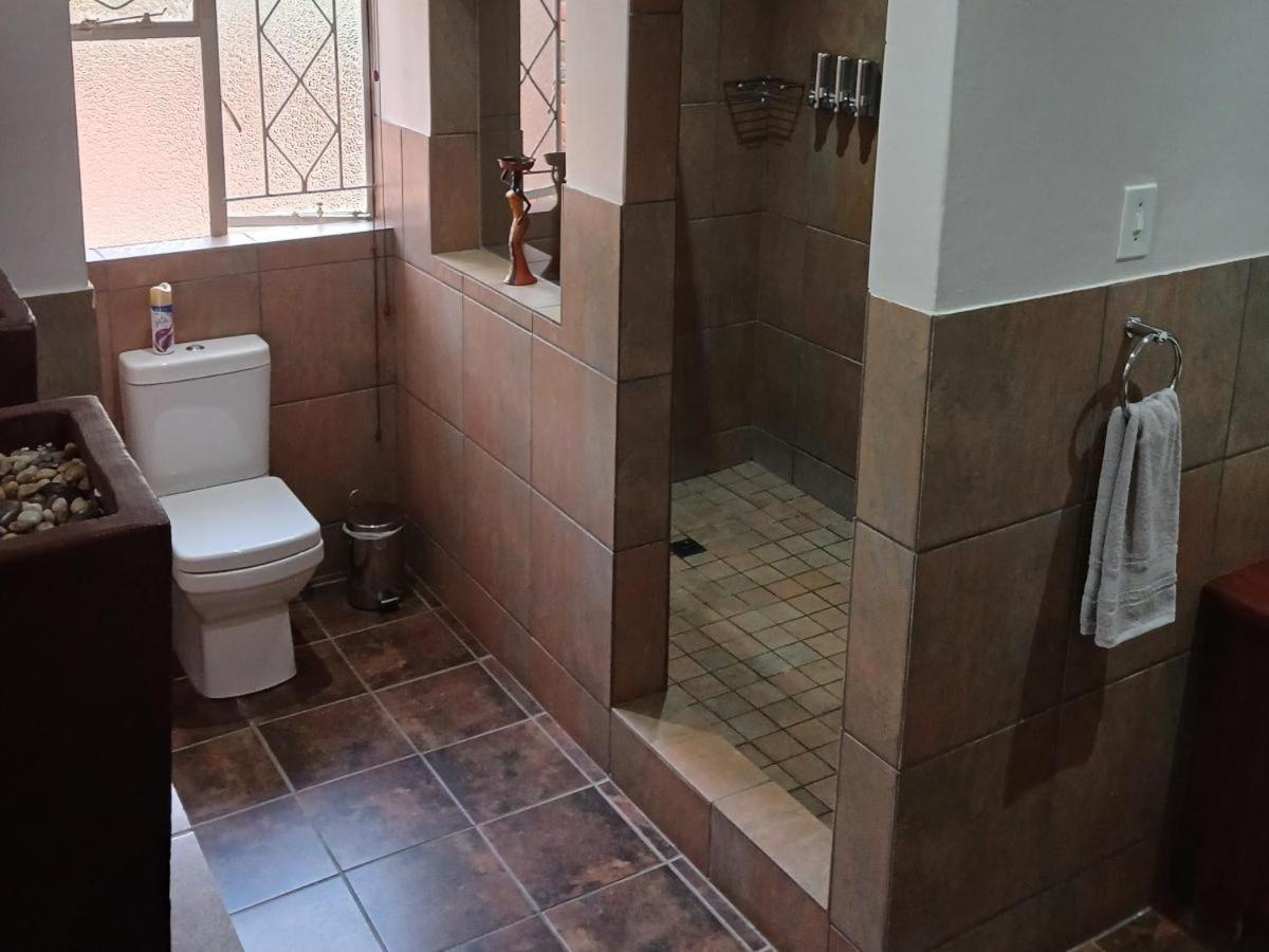 Blue Sky Manor Hotell Roodepoort Rum bild